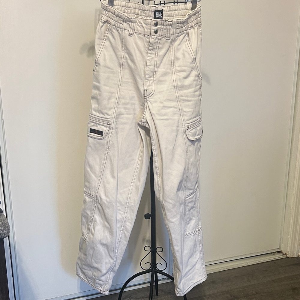 BOG Off White Cargo Pants with Utility Pockets Relaxed Skate Jeans Size 27